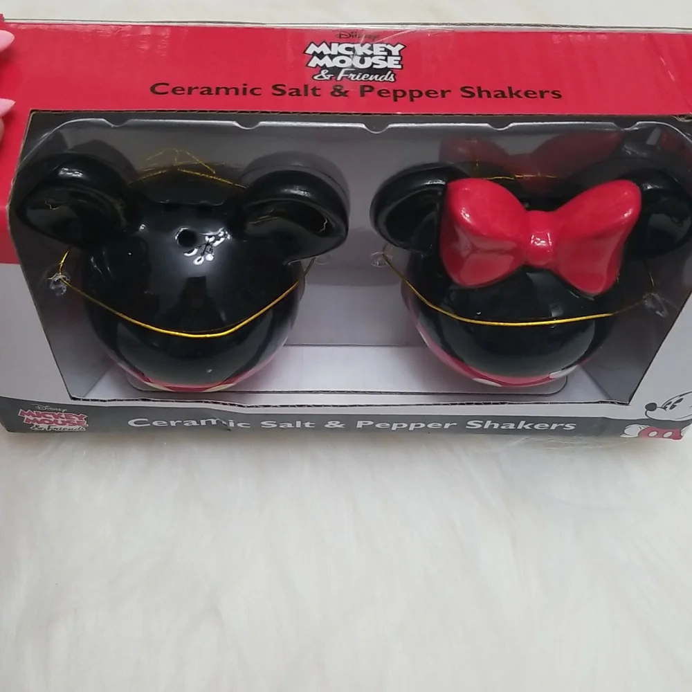 Disney Mickey and Minnie mouse salt and pepper shakers - Picture 3 of 5